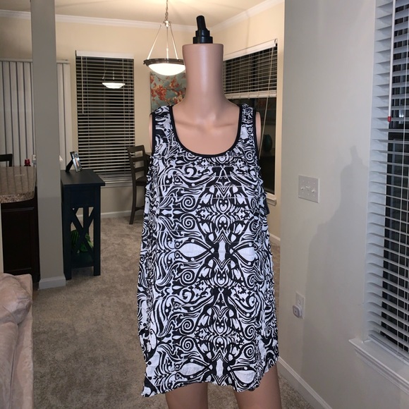 Maggie Barnes Tops - Maggie Barnes White & Black tank top size 1X